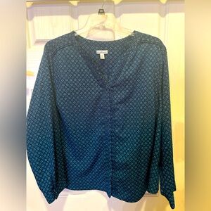 EUC Beautiful Blouse Croft & Barrow Long Sleeve - Blue w/ a white pattern SZ 3X